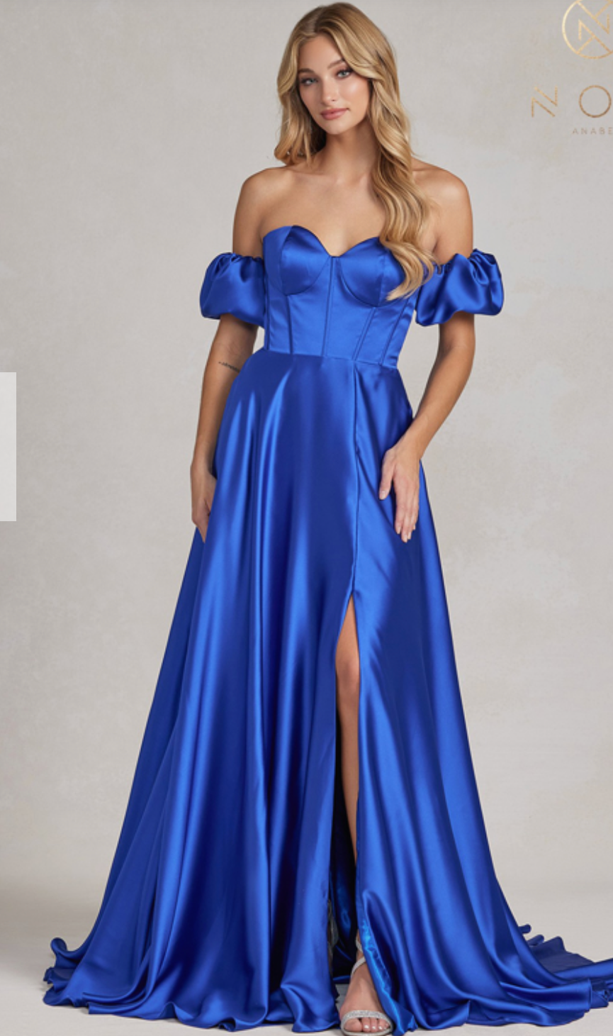 Sweetheart Gown with Detachable Puff Sleeves